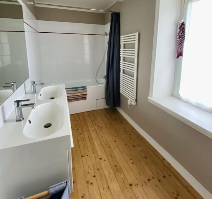 Carantec Centre Maison Pour 9 Personnes Luaran gambar